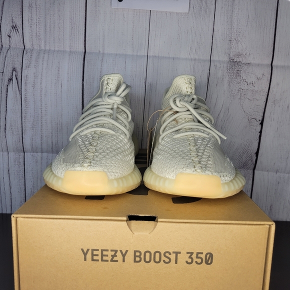 ? Adidas Yeezy Boost 350 V2 \